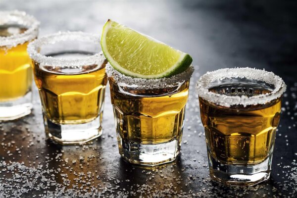  Tequila (Mezcal) 

 ist bekanntlich die...